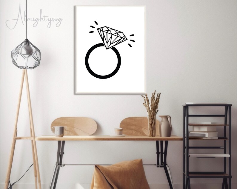 Pode incluir: Ilustra&ccedil;&atilde;o em preto e branco de um anel de diamante sobre um fundo branco.