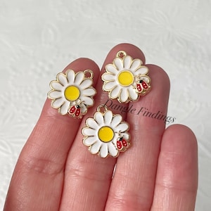 10, 20, or 40 Daisy Charms, White, Enamel, Flower, Jewelry Making, Necklace, Bracelet, Pretty, 18.5mm, GTP013
