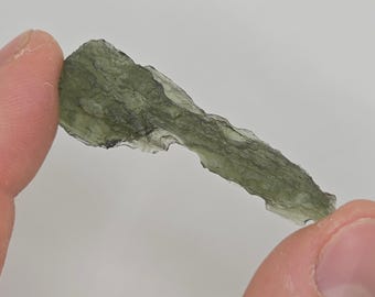 Cristallo di Moldavite autentico // Moldavite grezza
