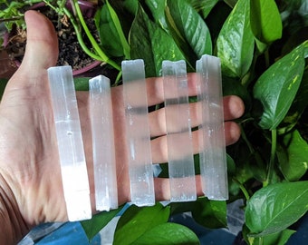 Varita de selenita // Varita de cristal de selenita en bruto // Varilla de cristal de selenita blanca // Varitas de selenita // Elige tu tamaño // 2,5-33 cm