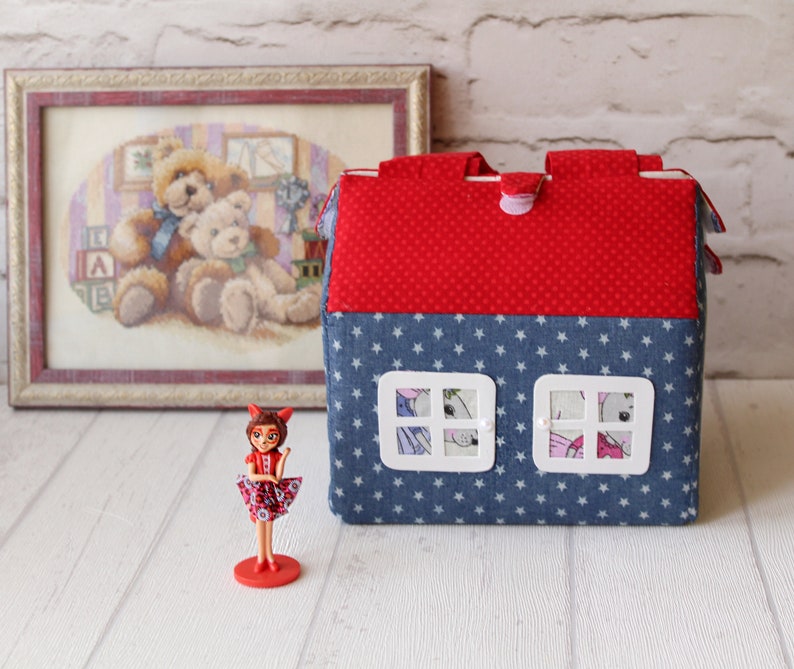 4-7 year old girl gift Dollhouse kit Blue red fabric dollhouse bag with miniature dollhouse furniture Modern dollhouse set