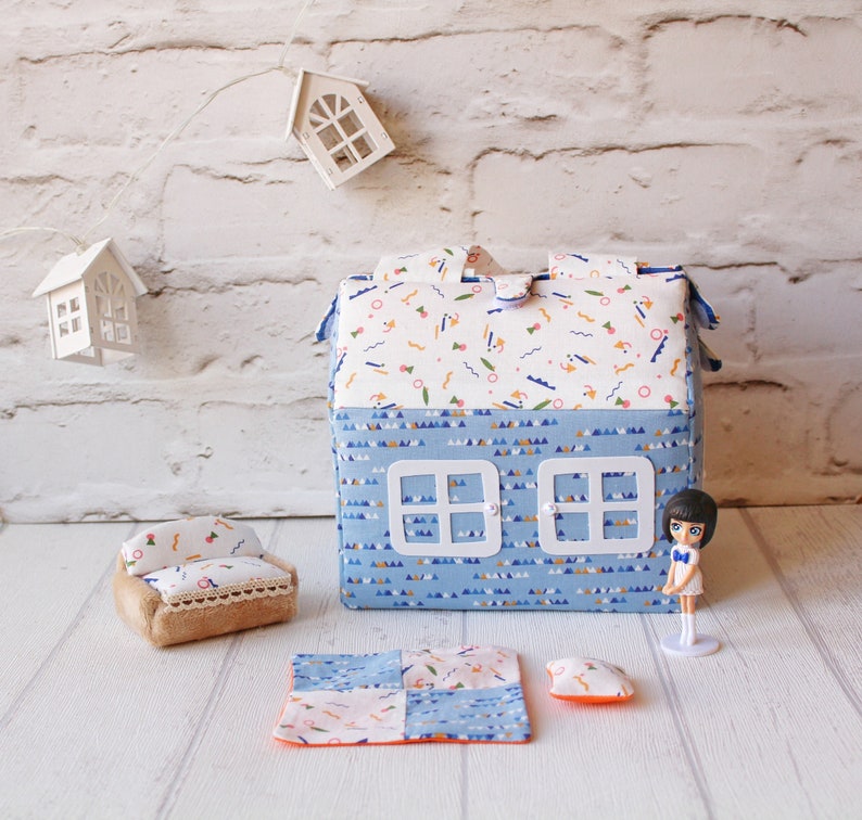 travel dollhouse