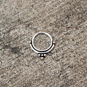Mini Septum tribal Septum éthnique Piercing tribal piercing cartilage piercing hippie helix Mini boucles d'oreilles tribales Septum hommes