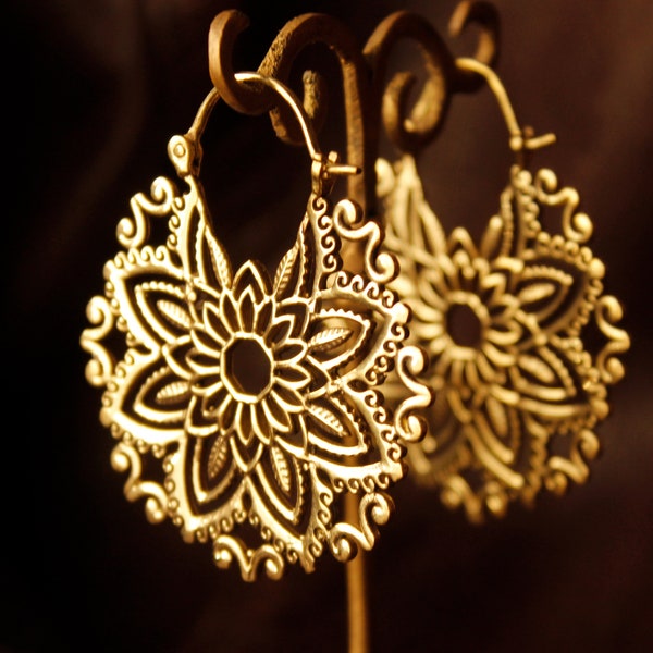 Créoles ethniques Boucles d'oreilles ethniques Boucles d'oreille mandala fleur bijoux ethniques grosses créoles or boucle d'oreille tribale