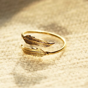 Leaves ring in brass Adjustable ring-Thumb ring gold Wrap ring-Gift for Mothers ring-Boho ring-Minimalist ring thin ring cute ring discreet