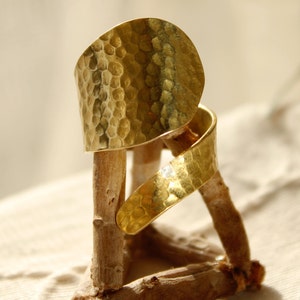 Hammered Brass Adjustable Ring: Fashion Design