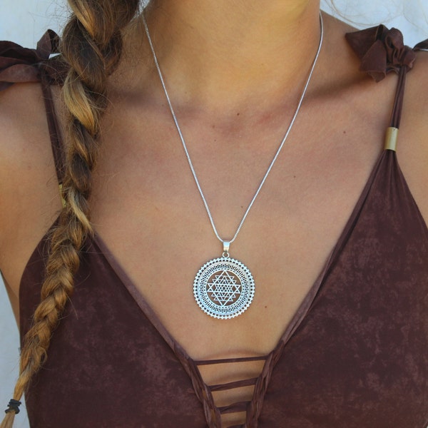 Collar de geometría sagrada Sri yantra collar de protección amuleto de yoga joyería collar de protección colgante geométrico collar espiritual chakras