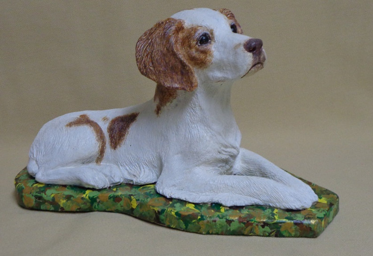 concrete spaniel statue