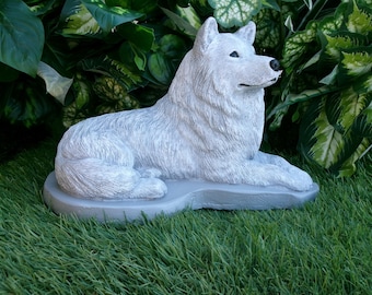 Malamute Husky Concrete Statue Gift Pet Loss Memorial Stone Figurine Memory Garden Yard Decor in Monochrome Grey Dog Mom Gift