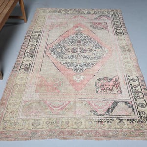 Vintage Turkish Rug, Muted Pink and Beige, Geometric Pattern, Handmade Area Carpet, 5x7ft, Bohemian Home Decor, Unique Statement Piece