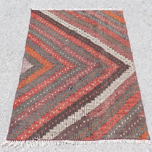 Vintage Turkish Kilim, 90x124cm Rug, Geometric Pattern, Handmade Carpet, 3x4ft Tribal Decor, Bohemian Area Rug, Rustic Floor Mat