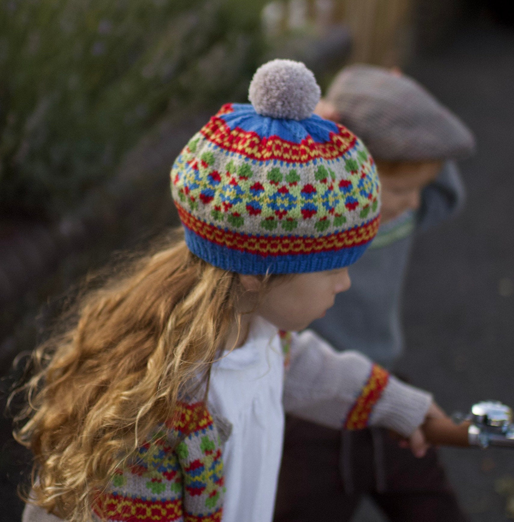 Abrigo de Invierno. Combinable BONNET O BOINA. Tela de lana. Niña