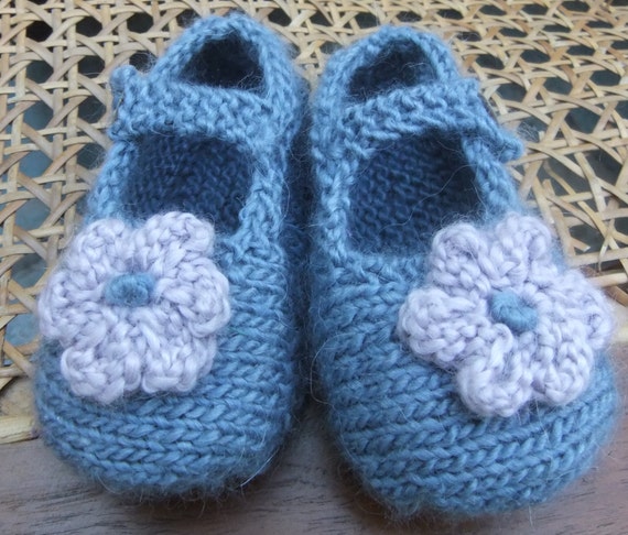 Baby Pink Sarah Jane knitted shoes Pink Merino Wool /& Ribbon Bow Booty Hand Knitted BABYS BOOTIES Baby Shower Gift Babys booties