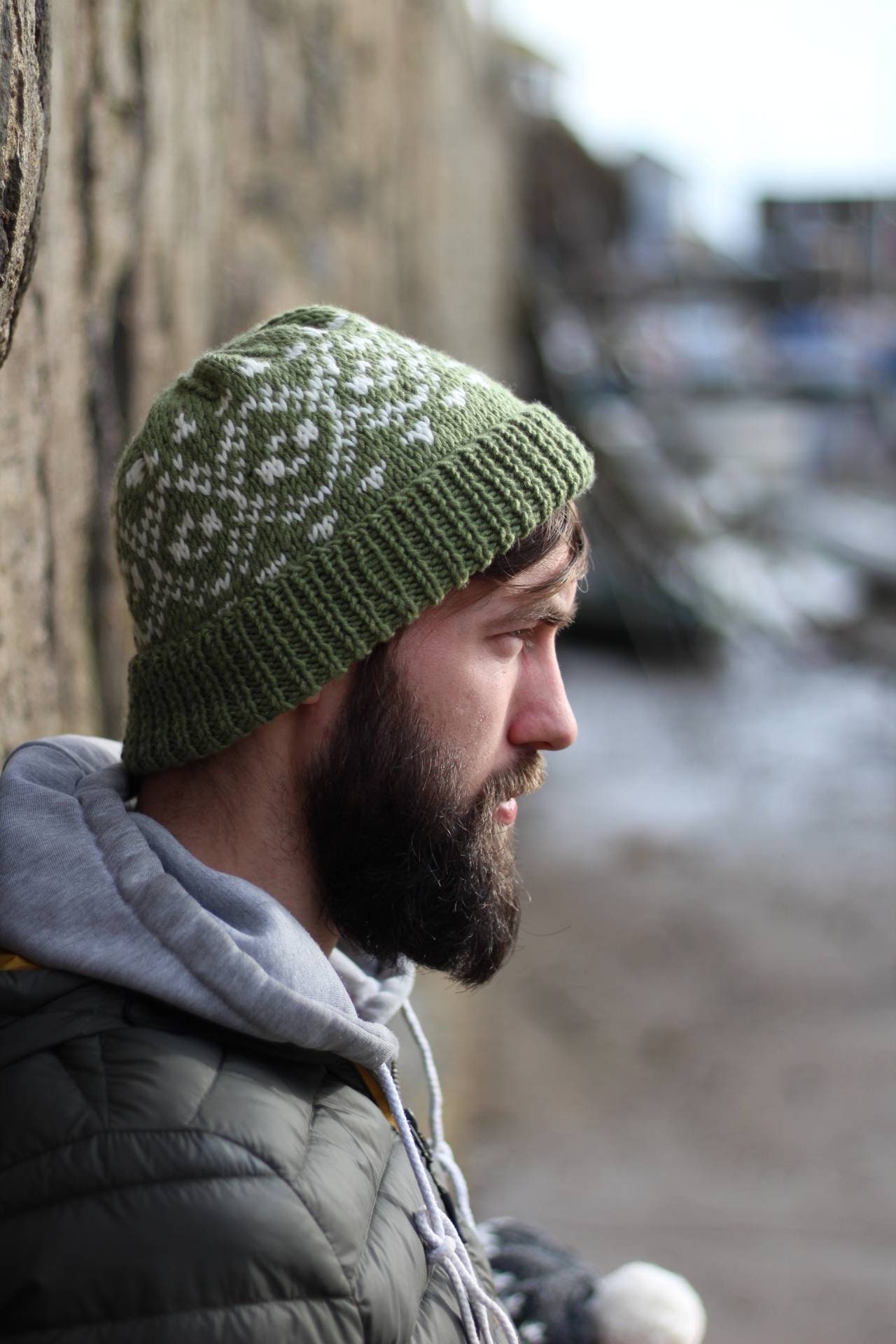 Mens aran hat knitting cheap pattern