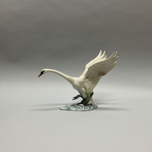 Hutschenreuther Swan Allighting