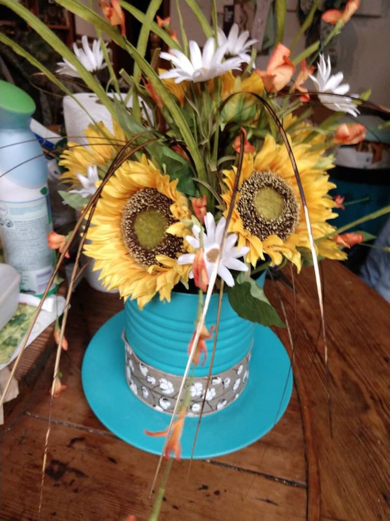 Sunflowers top hat centerpiece image 3