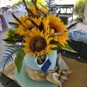 Sunflowers top hat centerpiece image 4