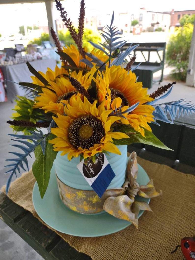 Sunflowers top hat centerpiece image 4