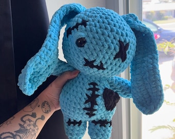 Triest blauw konijn gehaakt gebreide knuffel cadeau XL voodoo-pop
