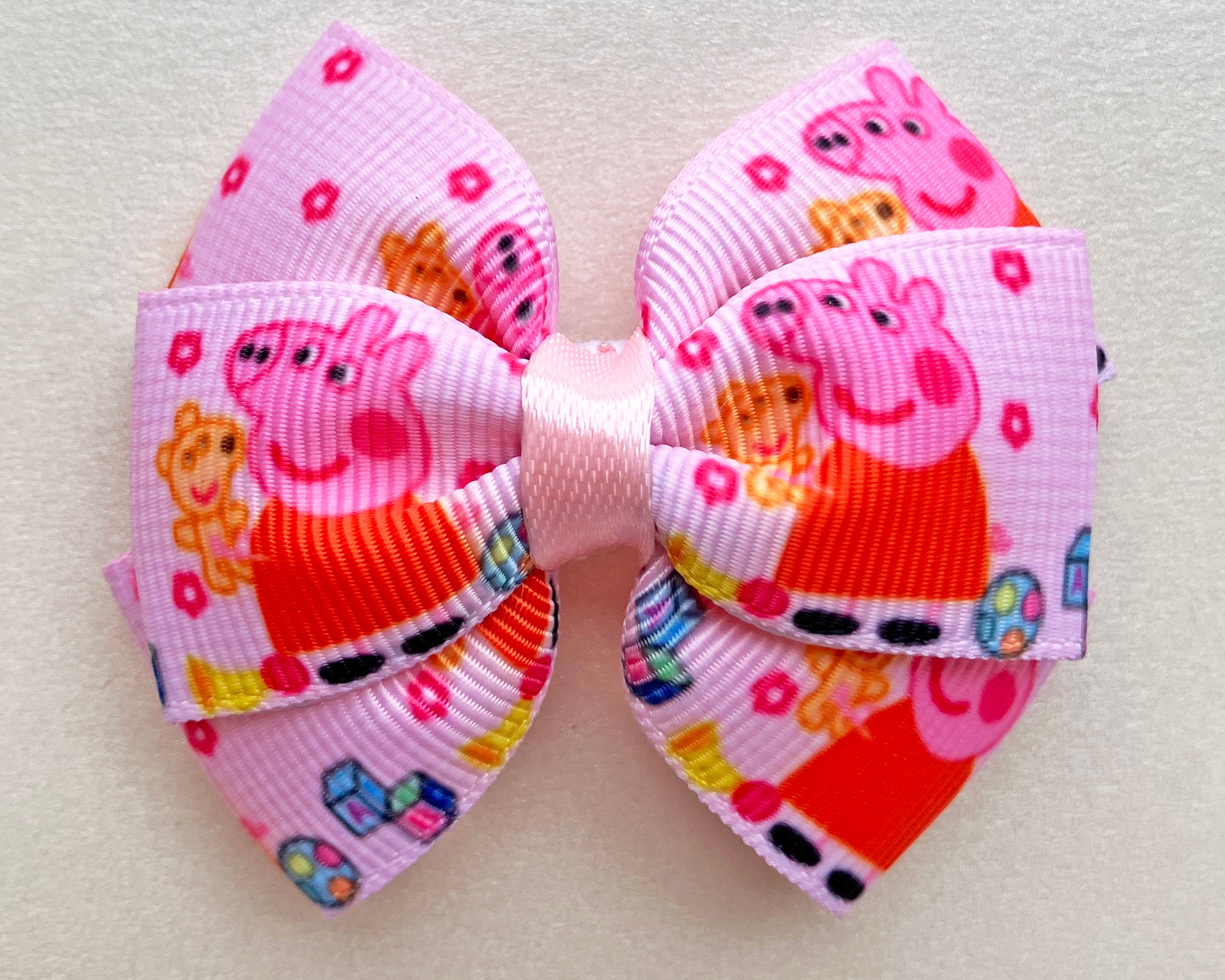 Peppa Pig hair bow / Peppa Pig gift / Peppa Pig party / Peppa pig birthday / Peppa pig party favor / Peppa Pig outfit / Toddler hair bow