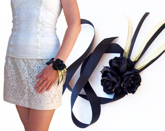 Black corsage / Black and gold corsage / Black prom corsage / Silk rose corsage / Black rose corsage/ Black rose bracelet Black wrist flower