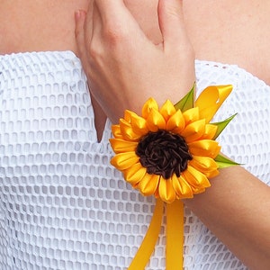 Sunflower corsage / Sunflower wedding corsage / Sunflower prom corsage / Yellow prom corsage/ Silk wrist flower Yellow silk corsage Bracelet