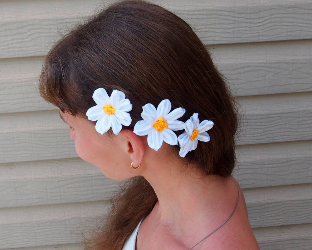 Silk daisy hair clip // White hair flower // Chamomile hair Etsy