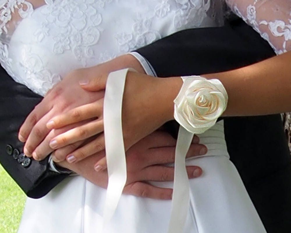 Flower Corsage, Wedding Corsage, Bridesmaids Corsage, Wrist Corsage, Bridal  Bracelet, Prom Corsage, White and Coral Wedding, Pastel Wedding 