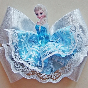 Frozen Elsa hair bow / Frozen hair clip / Disney princess bow / Disney gift / Princess hair bow / Elsa hair clip / Frozen gift / Elsa outfit