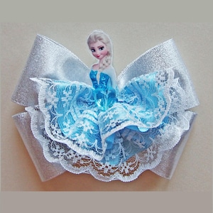 Frozen Elsa hair bow / Frozen hair clip / Disney princess bow / Disney gift / Princess hair bow / Elsa hair clip / Frozen gift / Elsa outfit