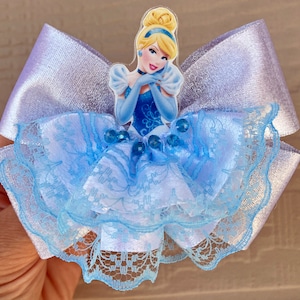 Cinderella hair bow / Disney princess hair bow / Disney hair bow / Cinderella outfit / Disney gift / Cinderella gift / Cinderella hair clip