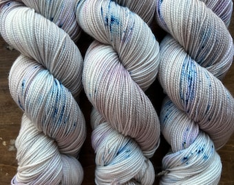 hand dyed sock yarn "Mr. Cottontail"