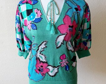 Vintage veelkleurige gebreide top met bloemenkralen versierd met lovertjes uit de jaren 80