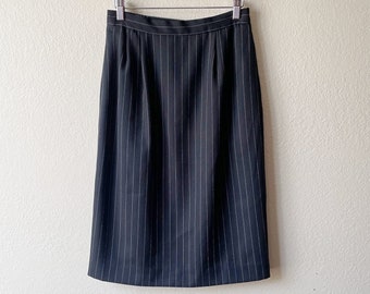 Vintage Y2K Black and White Pinstripe Fitted Pencil Skirt with Pockets