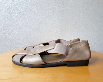 Vintage 90s Metallic Gold and Black Rubber Sole Fisherman Sandals Size 7.5