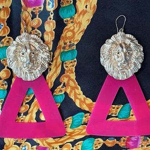 Vintage 80s/90s Gold Leo Lion Hot Pink Triangle Dangle Earrings