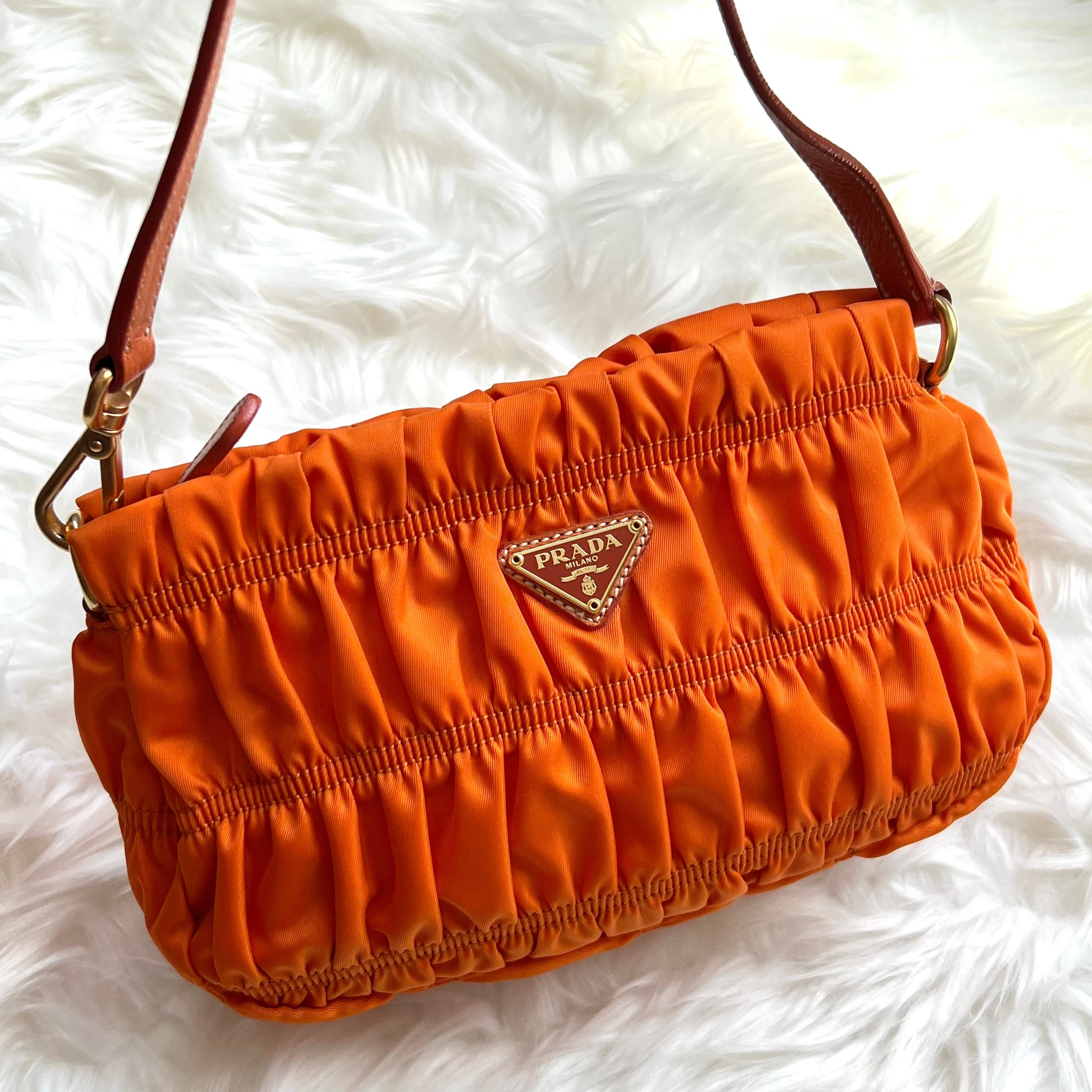 バッグ 00s PRADA Vela Sport Shoulder Bag Orange Prada Orange Nylon 'Vela Sport' Messenger Shoulder Bag