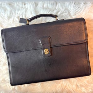 Porte-documents vintage à rabat en cuir noir COACH fabriqué en Italie