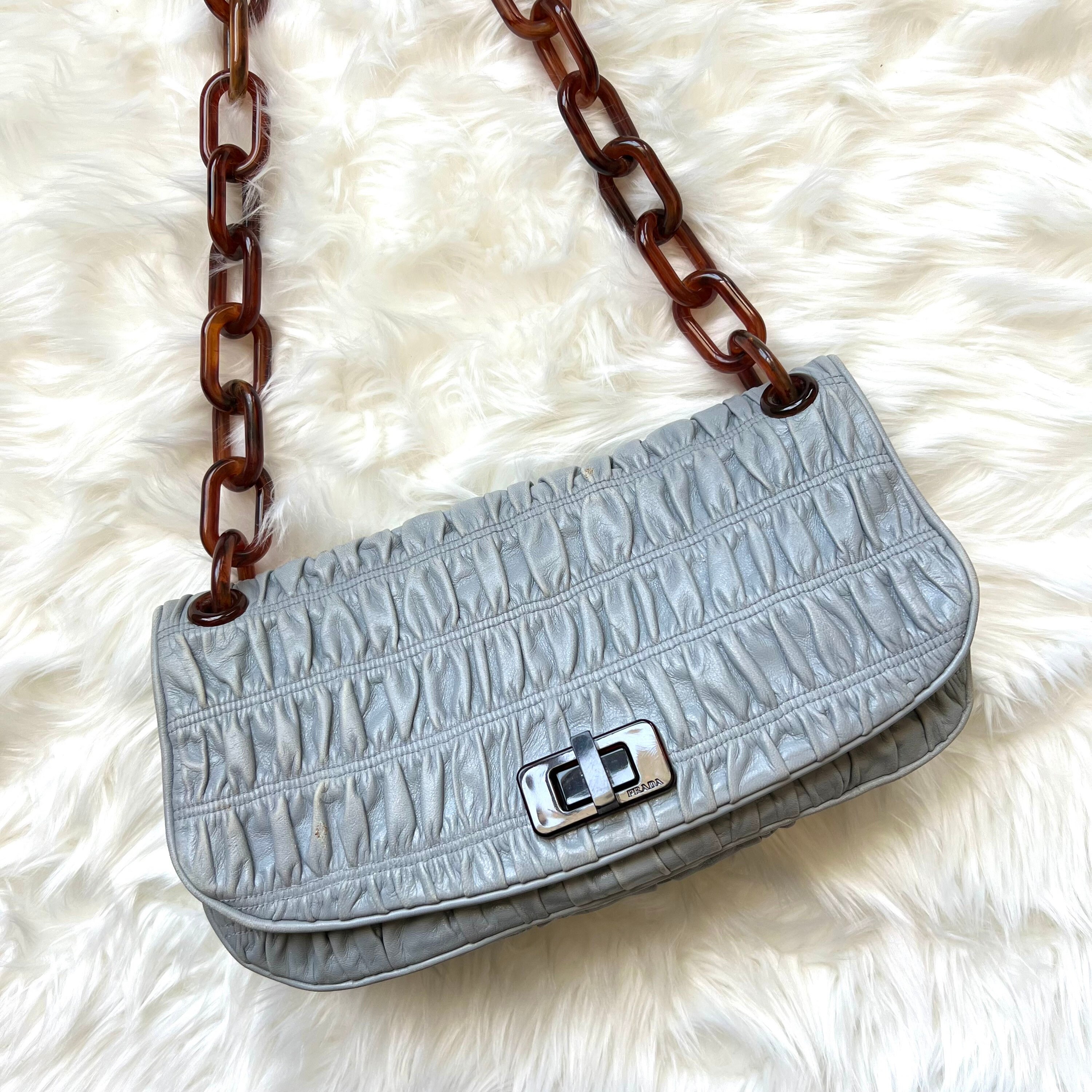 プラダ PRADA Capretto Gaufre クラッチバッグ プラダ PRADA Capretto Gaufre クラッチバッグ