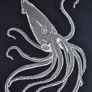 Embroidered Squid Patch (large) - Back Patch - Wildlife Sea and Marine Life - Ocean Animal - Stitched Artwork