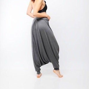 Hosen für Frauen, graue Haremshose, Damenbekleidung, Hose mit tiefem Schritt, Hose mit weitem Bein, Hose mit tiefem Schritt, Aladinhose, Hose in Übergröße