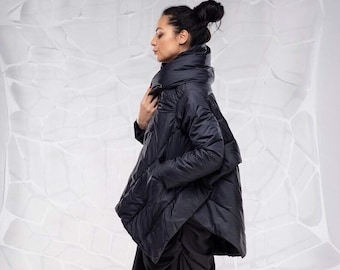 Chaqueta acolchada Avant Garde para mujer - TARIFAS PREPAGADAS DE EE. UU. - Chaqueta cortavientos extravagante asimétrica negra perfecta