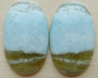 natural stone cabochon oval form shape blue diopside Violane