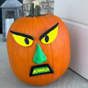 Spooky Pumpkin Face - Pumpkin Decorating Accessories