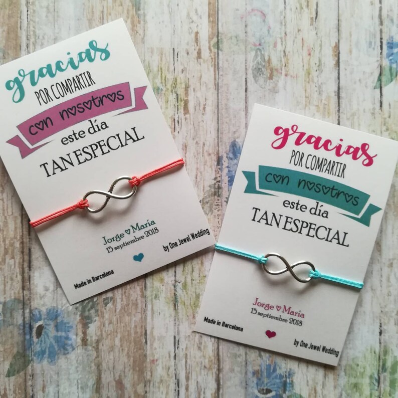 Regalos invitados Boda. Detalles boda. Pulseras con tarjetas