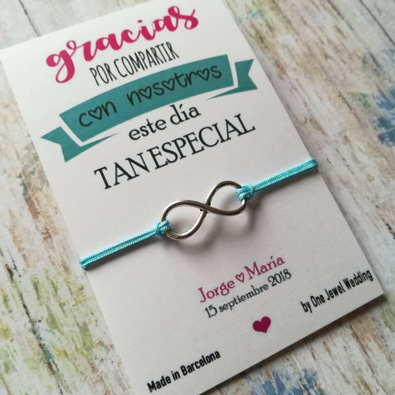 Regalos invitados Boda. Detalles boda. Pulseras con tarjetas