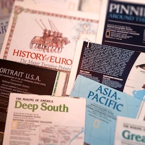 National Geographic ergänzt Vintage Lern-Ressourcen Geschichte und Geographie Fact Sheets ausklappbare Karten Poster Papier Ephemera