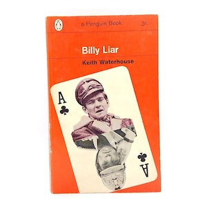 Billy Liar van Keith Waterhouse klassieke Engelse humoristische roman jongeman die een dwangmatige leugenaar is oranje pinguïn paperback boek van een film