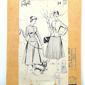 1950s womens pattern Style 810 vintage sewing pattern for women's suit with high collar fitted jacket and panelled or pleated skirt