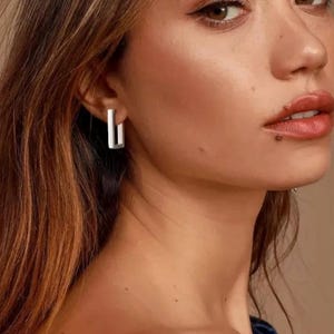Geometrische gold filled oorringen: vierkante en rechthoekige minimalistische oorringen voor een moderne uitstraling | Handgemaakte sieraden